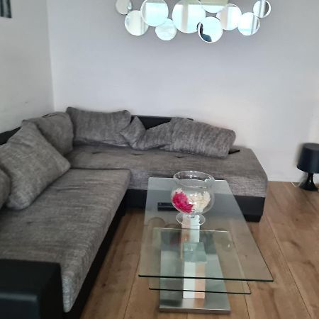 Sehr Schoene Drei Zimmer Deluex Wohnung In Sindelfingen Exterior foto