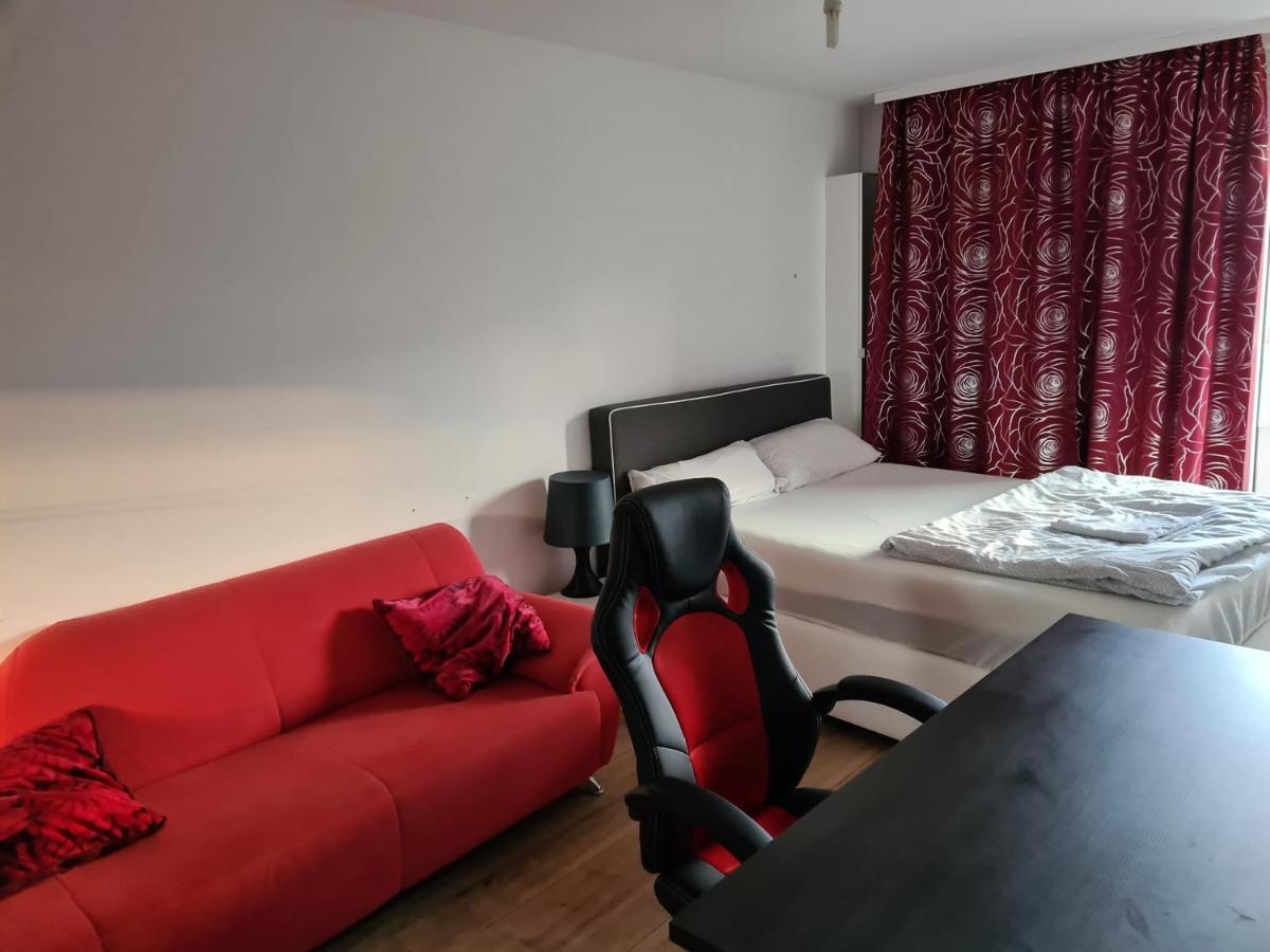 Sehr Schoene Drei Zimmer Deluex Wohnung In Sindelfingen Exterior foto