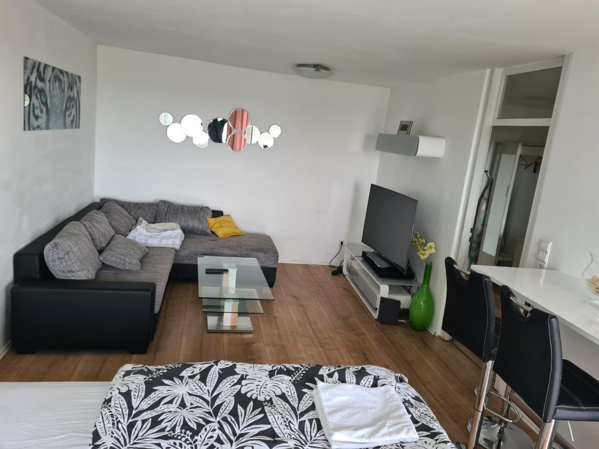 Sehr Schoene Drei Zimmer Deluex Wohnung In Sindelfingen Exterior foto