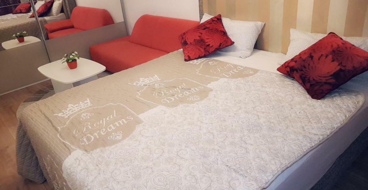 Sehr Schoene Drei Zimmer Deluex Wohnung In Sindelfingen Exterior foto